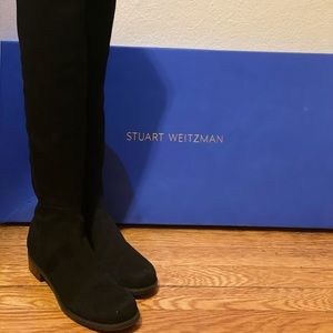 Size 6 Stuart Weitzman suede knee high boots.
